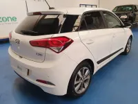 Used Hyundai i20 Premium 84 HP (61 kW) 2017 White Hatchback