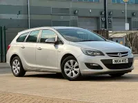 Used Vauxhall Astra Design Edition 115 HP (84 kW) 2014 Silver Estate
