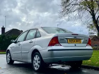 Begagnad Ford Focus Ghia 2004 Silver Sedan