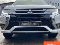 Used Mitsubishi Outlander P-HEV 203 HP (149 kW) 2016 White Estate