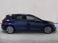 Second-hand VW Golf VIII Active 130 CP (95 kW) 2022 Albastru Hatchback