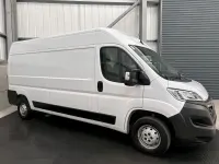 Begagnad Vauxhall Movano 140 HK (102 kW) 2023 Vit