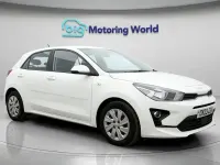 Begagnad Kia Rio 84 HK (61 kW) 2022 Vit Halvkombi