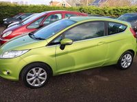 Usado Ford Fiesta Zetec 82 CV (60 kW) 2008 Verde Utilitario