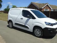 Used Citroën Berlingo Start 100 HP (73 kW) 2019 White MPV