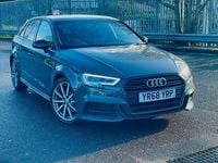 Usado Audi A3 Black Edition 150 HP (110 kW) 2018 Cinzento Sedan