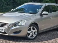 Usado Volvo V60 SE Lux 163 CV (119 kW) 2012 Dorado Familiar