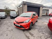 Usado Toyota Vitz 2025 Naranja Utilitario