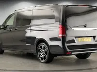 Usado Mercedes V300 AMG line 237 HP (174 kW) 2023 Cinzento Monovolume