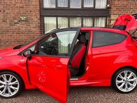 Used Ford Fiesta ST-Line 140 HP (102 kW) 2016 Red Hatchback