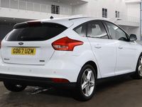 Usado Ford Focus Zetec 125 HP (91 kW) 2018 Branco Citadino