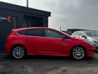 Używany Ford Focus Zetec 125 KM (91 kW) 2015 Czerwony Hatchback