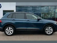 Begagnad VW Tiguan Life 150 HK (110 kW) 2022 Blå SUV