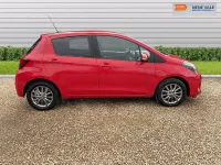 Used Toyota Yaris 99 HP (72 kW) 2017 Red Hatchback