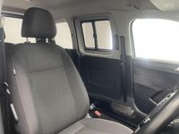 Begagnad VW Caddy S 102 HK (75 kW) 2021 Grå Minibuss