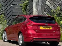 Used Ford Focus Zetec 125 HP (91 kW) 2015 Red Hatchback