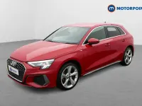 Begagnad Audi A3 Comfort 2022 Röd Sedan