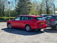Begagnad Ford Focus Zetec 120 HK (88 kW) 2021 Röd Kombi
