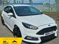 Used Ford Focus ST 250 HP (183 kW) 2016 White Hatchback