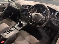 Used VW Golf VII SE 125 HP (91 kW) 2017 White Estate