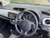 Used Toyota Yaris Hybrid 101 HP (74 kW) 2013 White Hatchback
