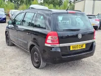 Begagnad Vauxhall Zafira 115 HK (84 kW) 2010 Svart Minibuss