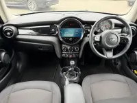 Używany Mini Cooper Classic 134 KM (98 kW) 2022 Szary Hatchback