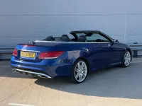 Usado Mercedes E220 AMG line 2016 Azul Cabrios