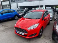 Second-hand Ford Fiesta Zetec 2015 Roșu Hatchback