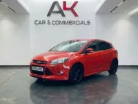 Usado Ford Focus Zetec 125 HP (91 kW) 2012 Vermelho Citadino