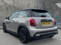 Usado Mini Cooper Classic 134 HP (98 kW) 2022 Cinzento Citadino