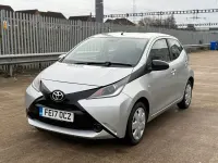 Begagnad Toyota Aygo X-play 68 HK (50 kW) 2017 Silver Halvkombi