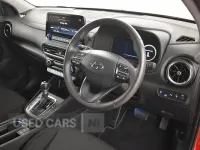 Gebraucht Hyundai Kona Premium 141 PS (103 kW) 2023 Rot SUV