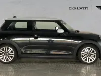 Używany Mini Cooper Hatch 154 KM (113 kW) 2024 Czarny Hatchback