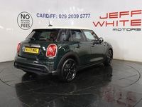 Begagnad Mini Cooper Hatch 2023 Grön Halvkombi