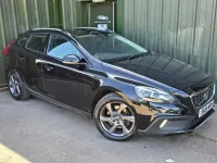 Käytetty Volvo V40 120 HP (88 kW) 2016 Musta Viistoperä