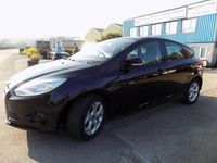 Begagnad Ford Focus 2012 Svart Halvkombi