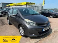 Usado Toyota Yaris 99 HP (72 kW) 2012 Cinzento Citadino