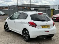 Used Peugeot 208 Allure Premium 80 HP (58 kW) 2017 White Hatchback