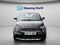 Begagnad Abarth 500e 114 kW (155 HK) 2024 Svart Halvkombi