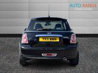 Usado Mini Cooper D Hatch 112 CV (82 kW) 2011 Negro Utilitario