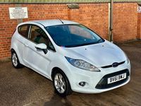 Used Ford Fiesta Zetec 82 HP (60 kW) 2011 White Hatchback