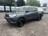 Käytetty Toyota HiLux Active 147 HP (108 kW) 2018 Harmaa Nouto