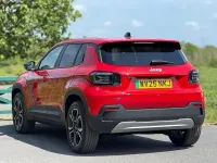 Usado Jeep Avenger EV Summit 114 kW (156 HP) 2025 Vermelho SUV