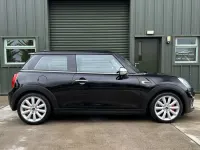 Begagnad Mini Cooper Hatch 2014 Svart Halvkombi
