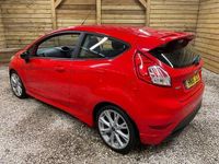 Used Ford Fiesta Zetec 125 HP (91 kW) 2016 Red Hatchback