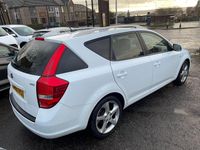 Usado Kia Ceed 114 HP (83 kW) 2012 Branco Citadino