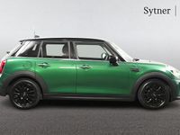 Begagnad Mini Cooper Classic 134 HK (98 kW) 2022 Grön Halvkombi