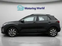 Usado Kia Stonic 98 CV (72 kW) 2025 Negro SUV