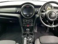Używany Mini Cooper Hatch 134 KM (98 kW) 2018 Srebrny Hatchback